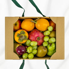 Load image into Gallery viewer, Classic Fruit Gift Box (Petit)
